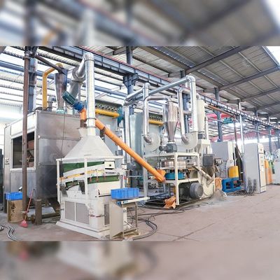 Smartphone boards Recycling machine verandert afval in waardevol koper en hars poeder