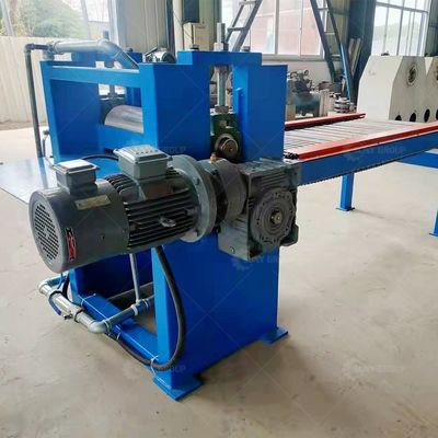 Automatische machine voor het verwijderen van afval van aluminiumplaten en van kunststofplaten voor eindproduct