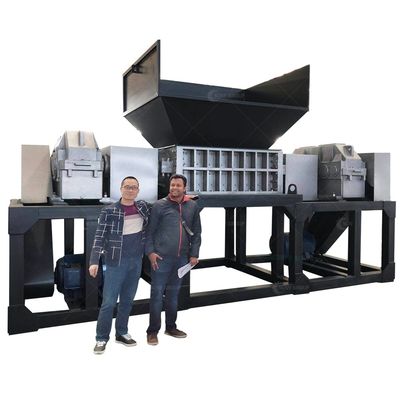 Video Uitgaande-inspectie verstrekt dubbele schacht shredder voor afval plastic banden