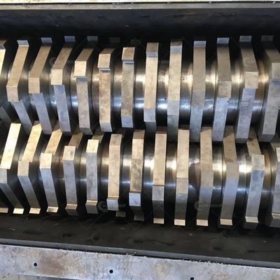 Verwerkingsmachine voor het verwerken van koolstofstaal